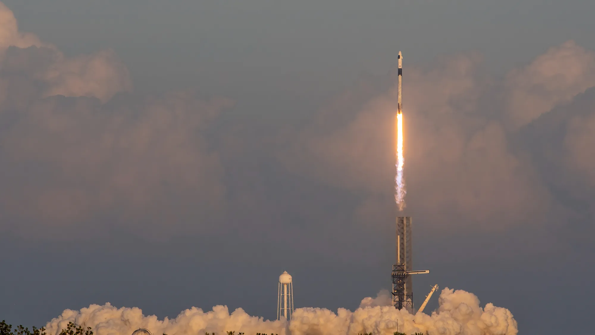 SpaceXs Crew-10-Astronautenmission für die NASA startet am 14. März 2025 vom Kennedy Space Center zur Internationalen Raumstation.